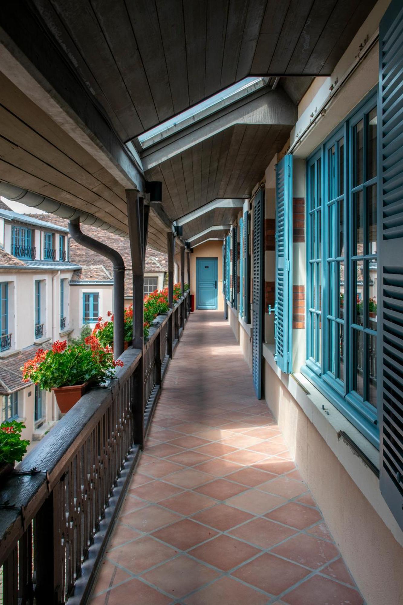 Hotel De La Poste Аваллон Экстерьер фото