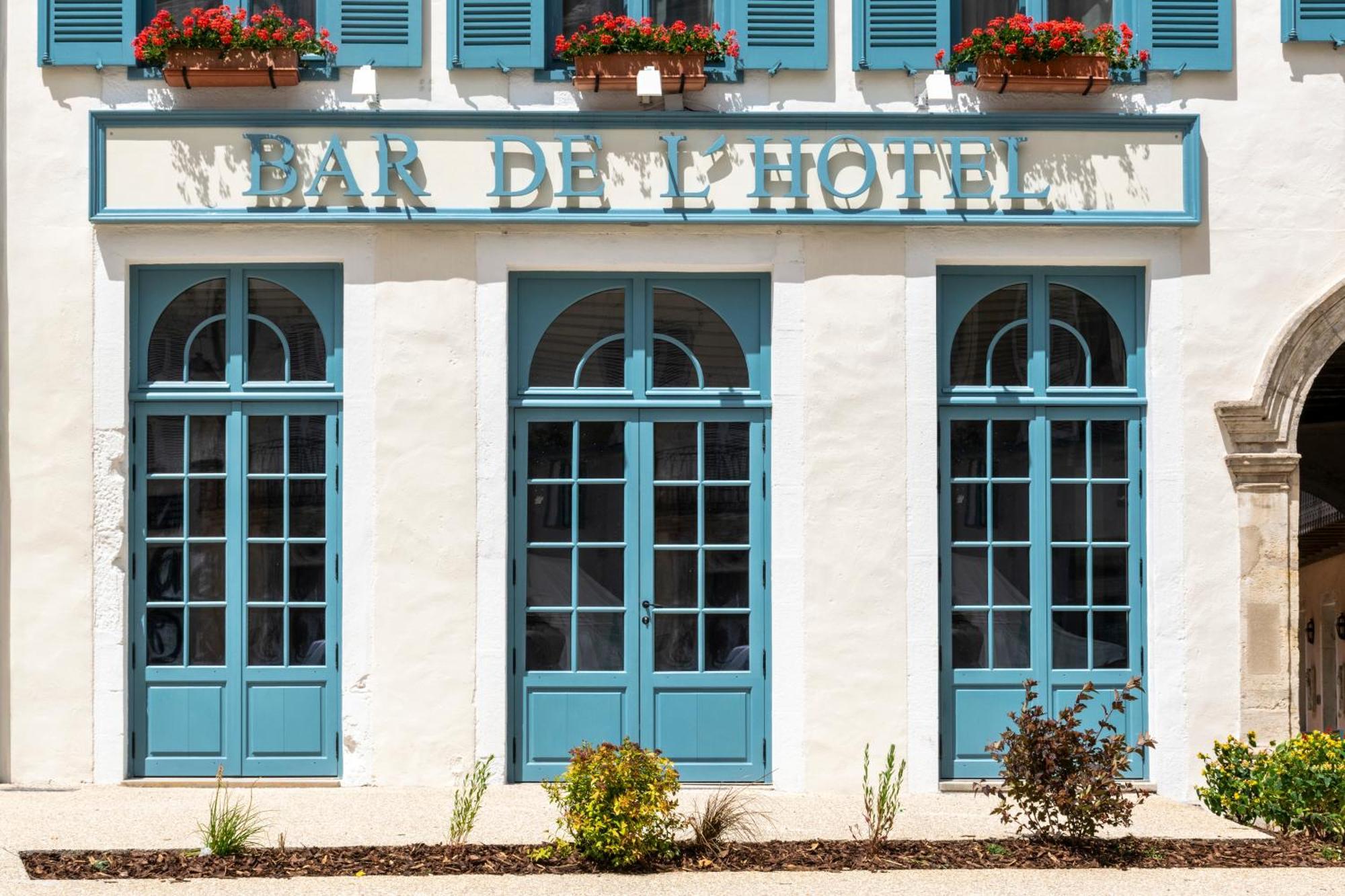 Hotel De La Poste Аваллон Экстерьер фото