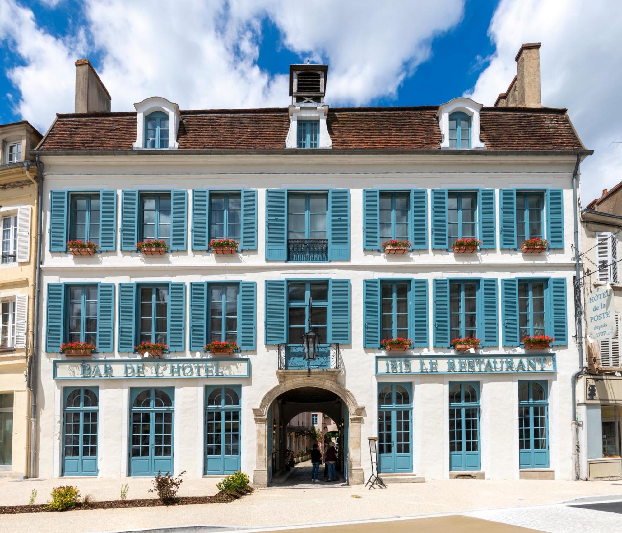 Hotel De La Poste Аваллон Экстерьер фото